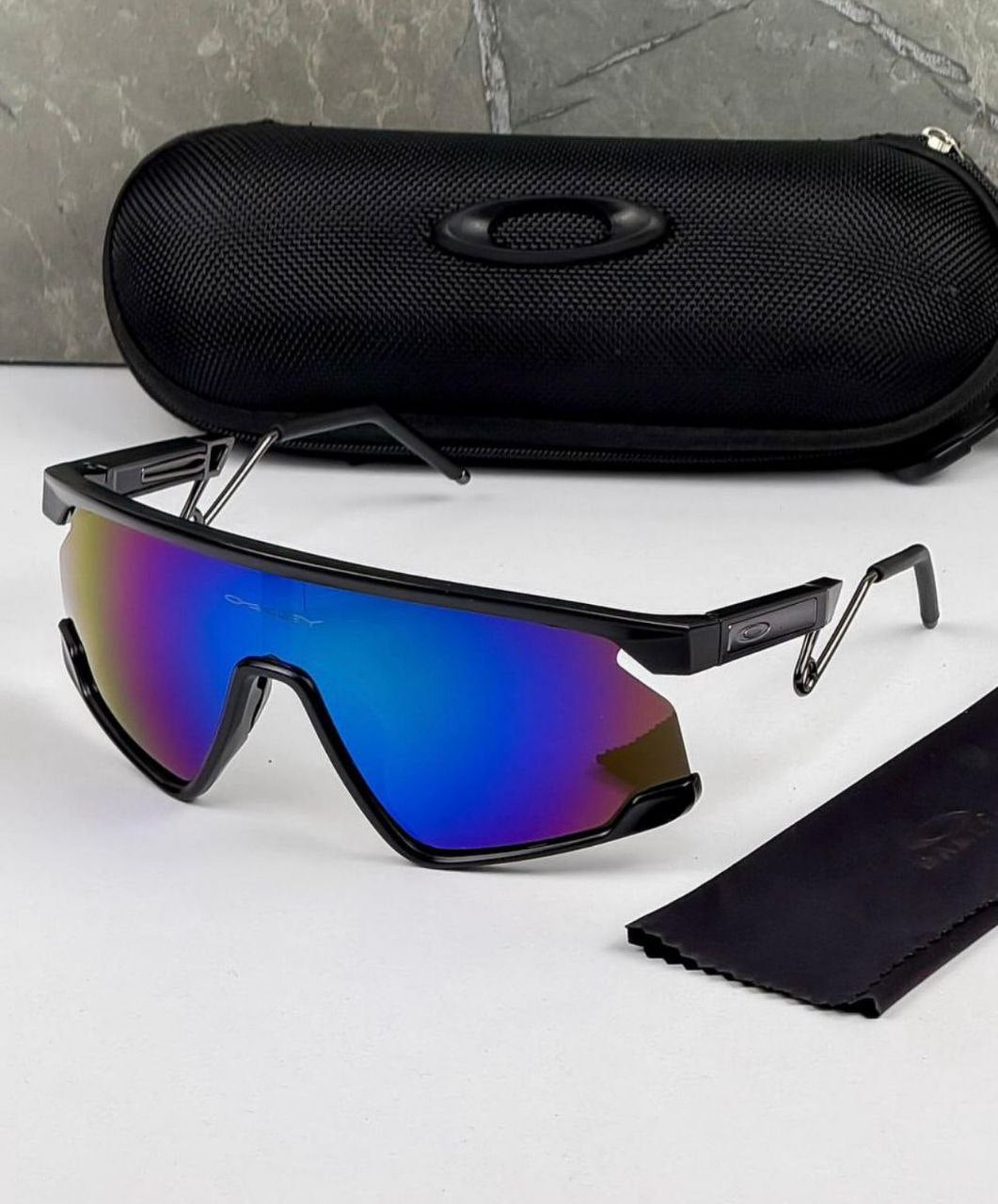 Oakley Shield Sport Sunglasses with Blue Prizm Lens